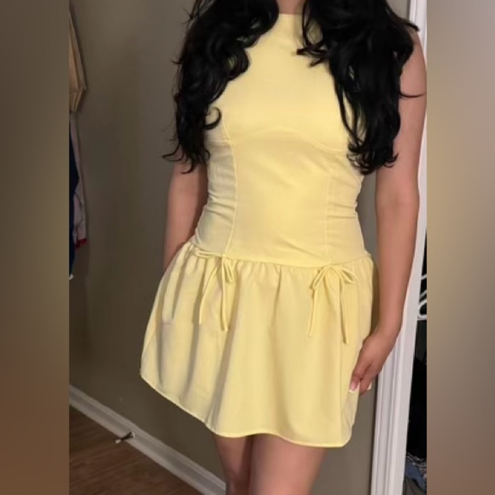 Elegant Yellow Sleeveless Dress